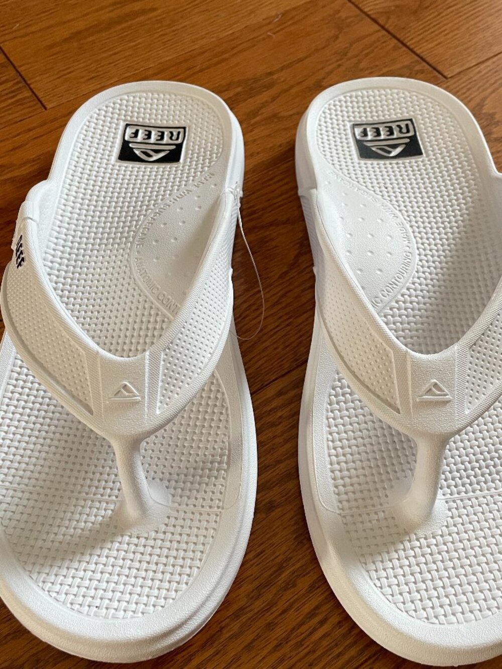 Brand new REEF men's flip flops - Picture 3 of 5